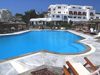 Imagen de la piscina del Hotel Kamari New Wing. Foto 7