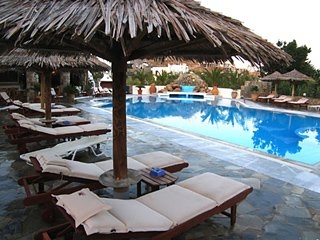 Imagen de la piscina del Hotel Kamari New Wing. Foto 8