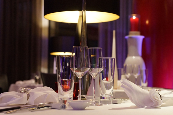Imagen del bar/restaurante del Hotel Kameha Grand Bonn. Foto 3