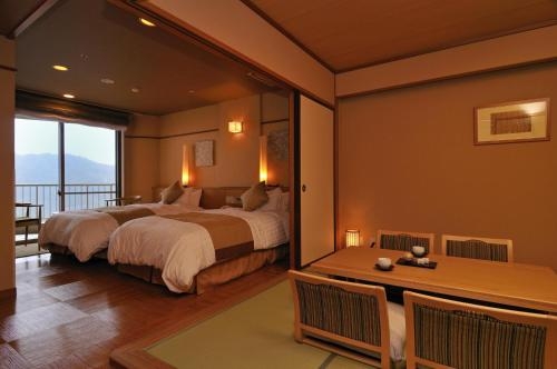 Imagen de la habitación del Hotel Kamenoi Atami. Foto 8