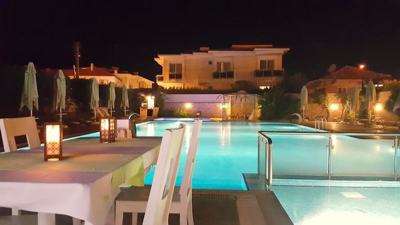 Imagen de la piscina del Hotel Kamer Exclusive and Suites. Foto 18