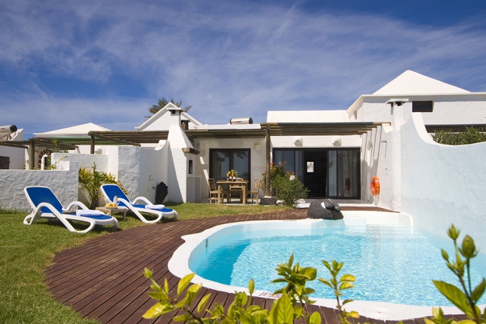 Imagen de la piscina del Hotel Kamezí Boutique Villas. Foto 9