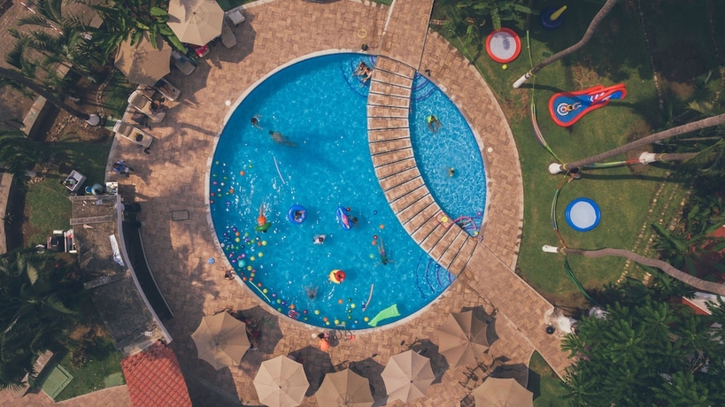 Imagen de la piscina del Hotel Kamico. Foto 17