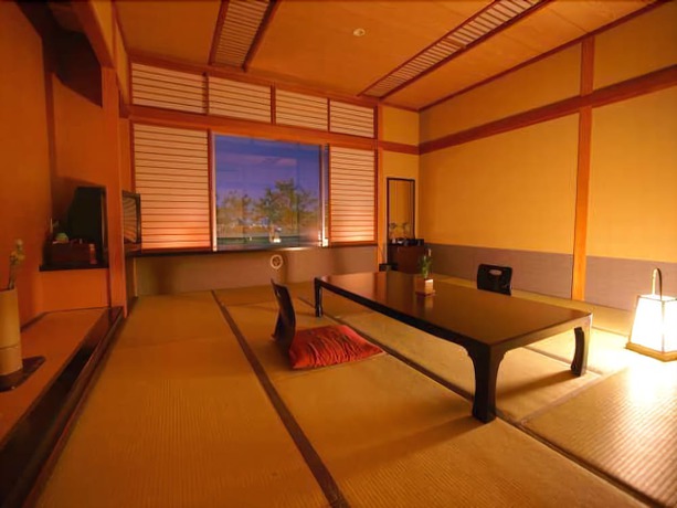 Imagen de la habitación del Hotel Kaminoyu Onsen. Foto 9