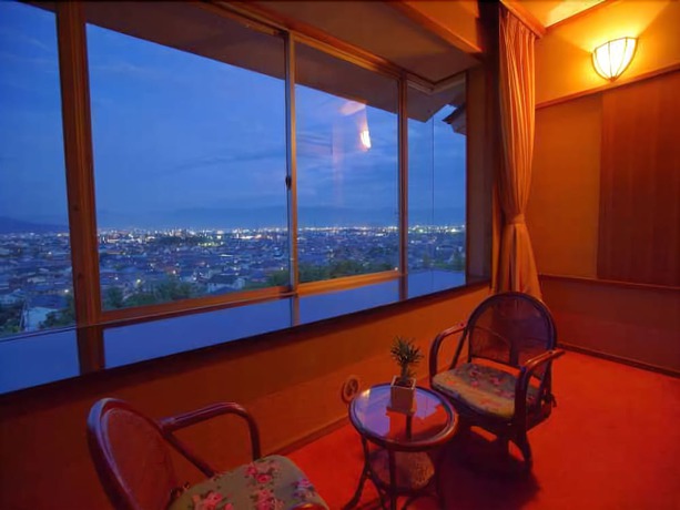 Imagen de la habitación del Hotel Kaminoyu Onsen. Foto 15