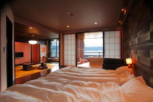 Imagen de la habitación del Hotel Kamisuwa Onsen Shinyu. Foto 8
