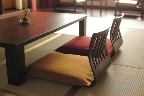 Imagen de la habitación del Hotel Kamisuwa Onsen Shinyu. Foto 9