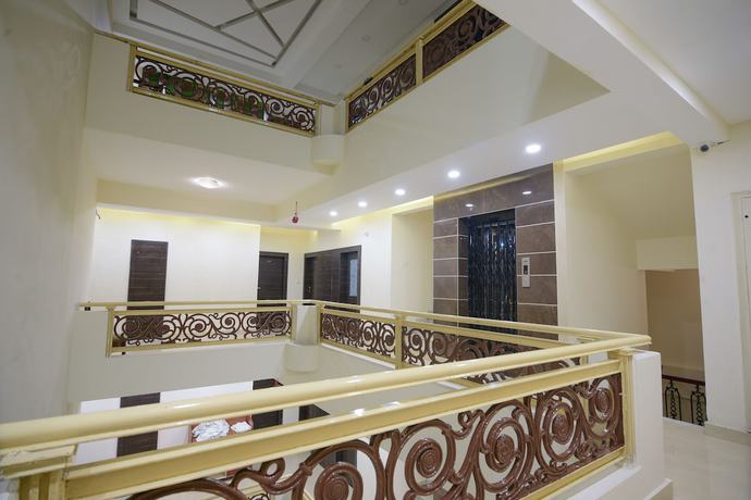 Imagen de los interiores del Hotel Kamla Regency. Foto 18