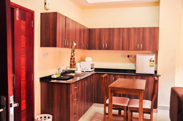 Imagen de la habitación del Hotel Kampala Suites. Foto 4