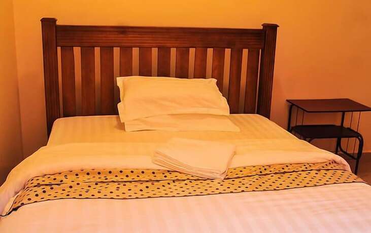 Imagen de la habitación del Hotel Kampala Suites. Foto 12