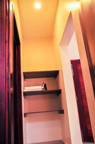 Imagen de la habitación del Hotel Kampala Suites. Foto 13