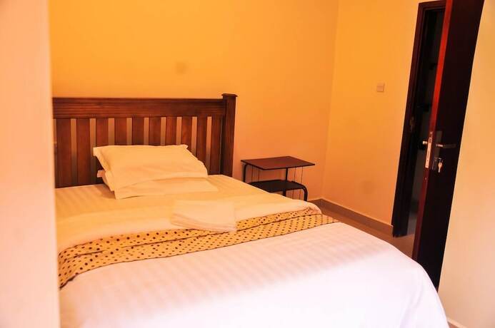 Imagen de la habitación del Hotel Kampala Suites. Foto 18