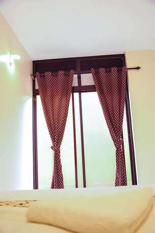 Imagen de la habitación del Hotel Kampala Suites. Foto 19