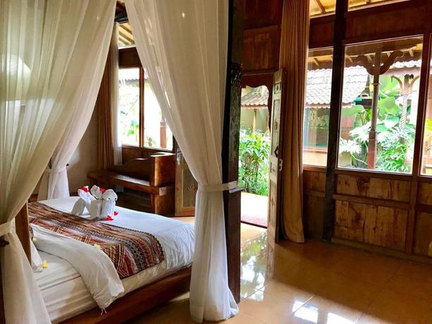 Imagen de la habitación del Hotel Kampoeng Joglo Abangan Villa Ubud. Foto 6