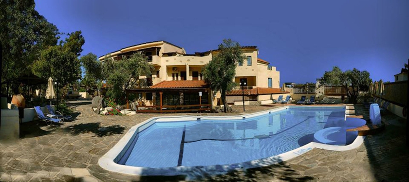 Imagen de los exteriores del Hotel Kampos Village. Foto 4