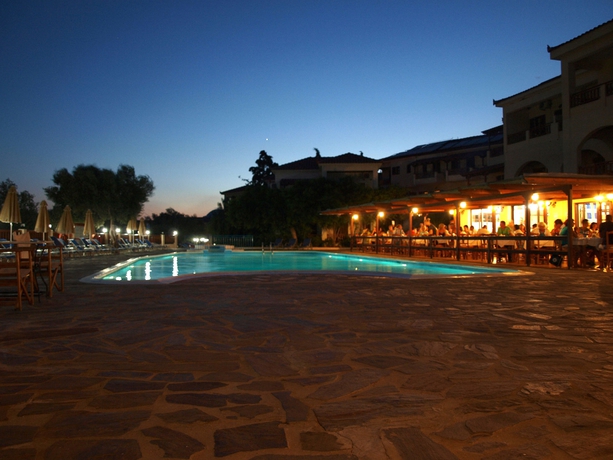 Imagen de los exteriores del Hotel Kampos Village. Foto 5