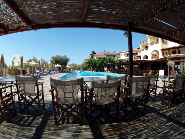 Imagen del bar/restaurante del Hotel Kampos Village. Foto 1