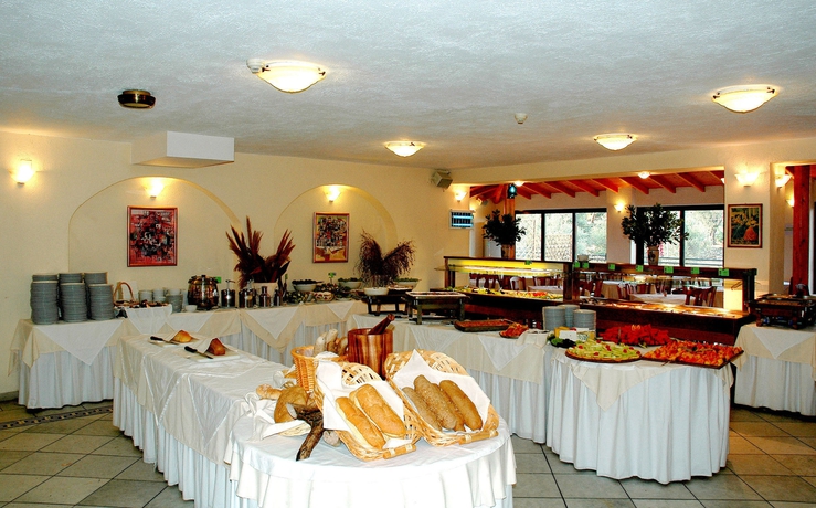 Imagen del bar/restaurante del Hotel Kampos Village. Foto 2
