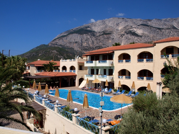 Imagen de los exteriores del Hotel Kampos Village. Foto 11