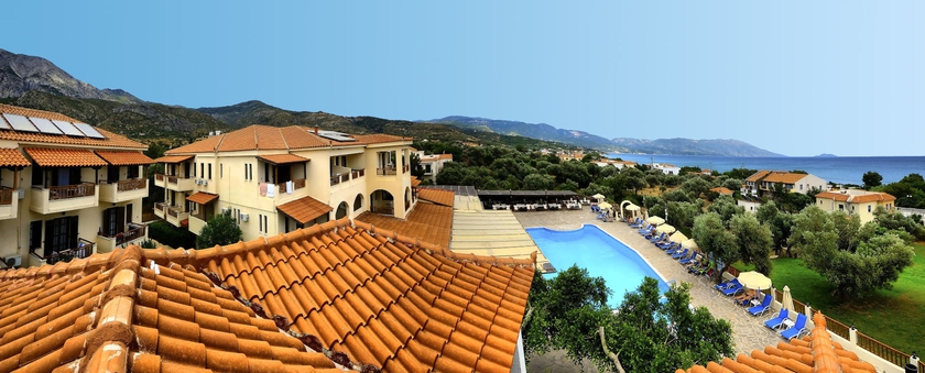 Imagen de los exteriores del Hotel Kampos Village. Foto 14