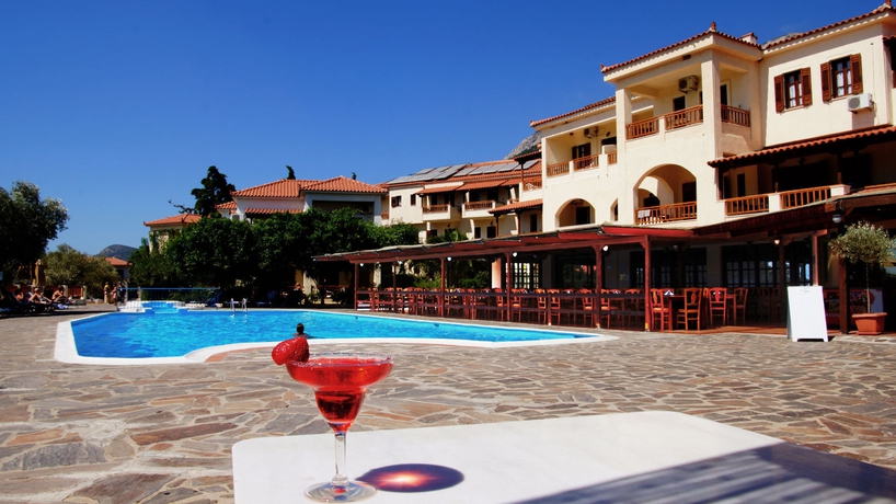 Imagen de los exteriores del Hotel Kampos Village. Foto 15