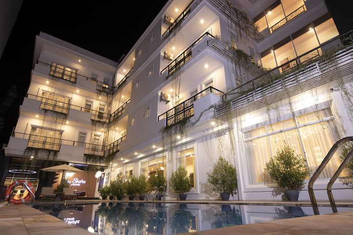 Imagen de la piscina del Hotel Kampot RiverInn Boutique. Foto 12