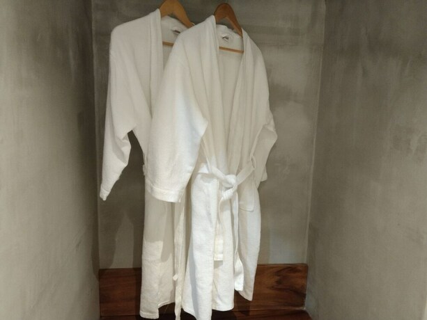 Imagen de la habitación del Hotel Kampot Tropical Village. Foto 19