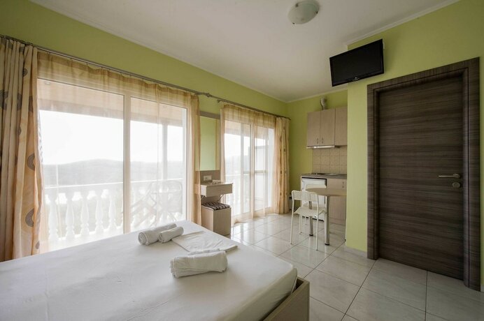 Imagen de la habitación del Hotel Kanali Village. Foto 12