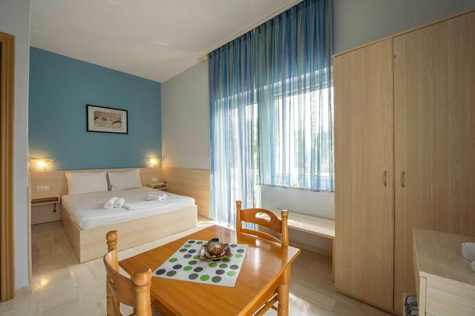Imagen de la habitación del Hotel Kanali Village. Foto 17