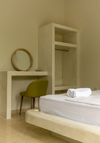 Imagen de la habitación del Hotel Kanali Village. Foto 19
