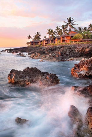 Imagen de los exteriores del Hotel Kanaloa At Kona By Outrigger. Foto 6