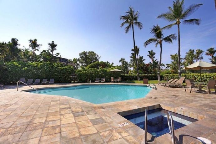Imagen de la piscina del Hotel Kanaloa At Kona By Outrigger. Foto 13