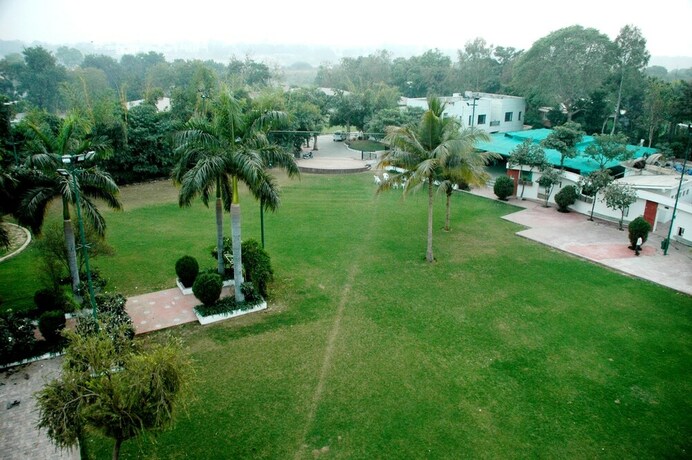 Imagen de los exteriores del Hotel Kanan. Foto 8