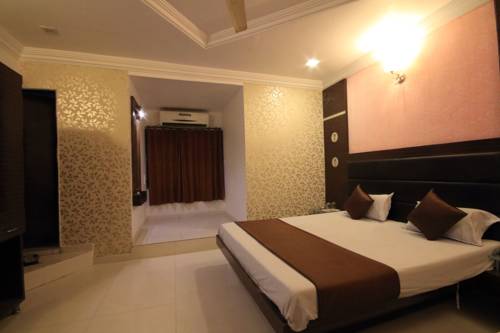 Imagen de la habitación del Hotel Kanchan Palace. Foto 5