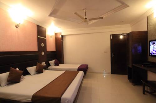 Imagen de la habitación del Hotel Kanchan Palace. Foto 6