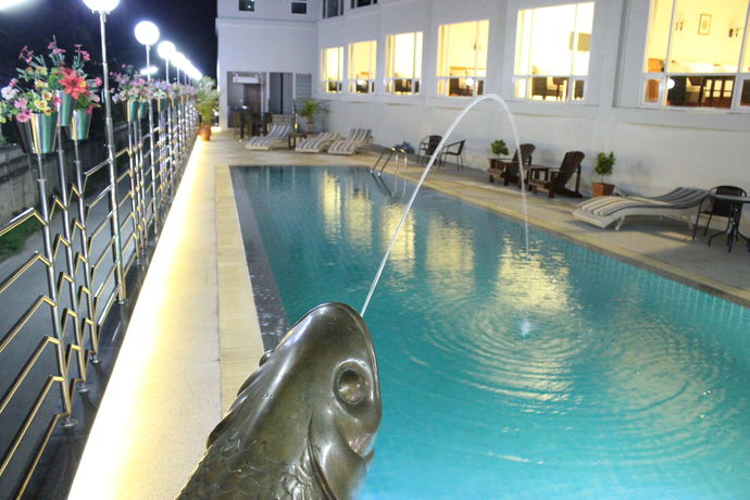 Imagen de la piscina del Hotel Kanchanaburi City. Foto 15