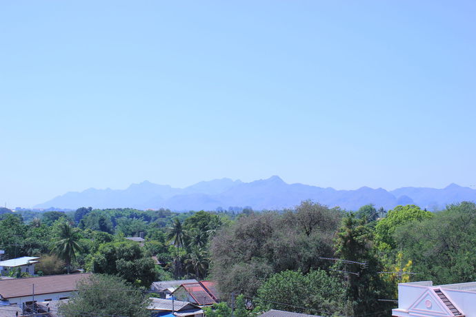 Imagen de la piscina del Hotel Kanchanaburi City. Foto 16
