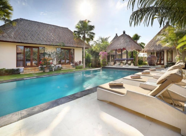 Imagen de la piscina del Hotel Kandahill Bali. Foto 15