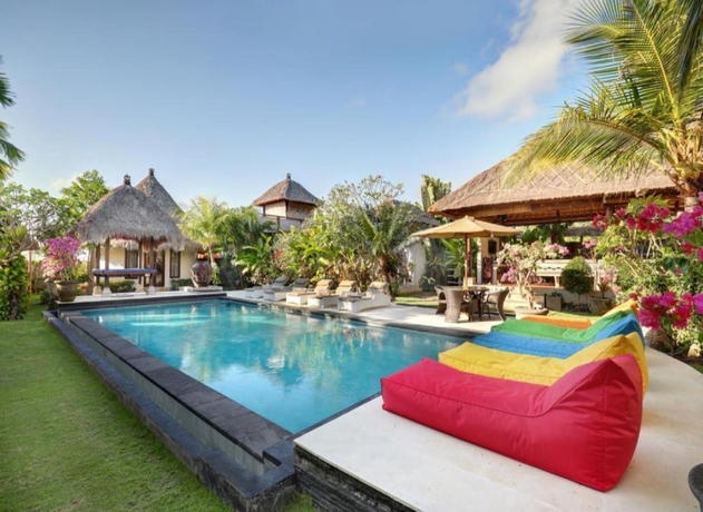 Imagen de la piscina del Hotel Kandahill Bali. Foto 16
