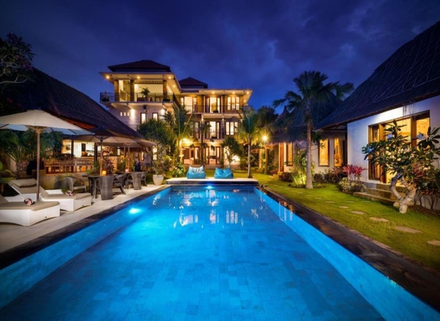 Imagen de la piscina del Hotel Kandahill Bali. Foto 18