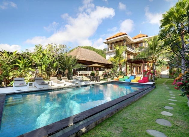 Imagen de la piscina del Hotel Kandahill Bali. Foto 19