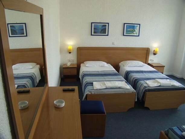 Imagen de la habitación del Hotel Kanelli Beach, Aigialeia. Foto 17