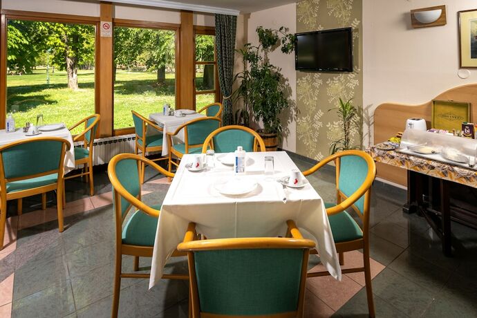 Imagen del bar/restaurante del Hotel Kanet. Foto 11