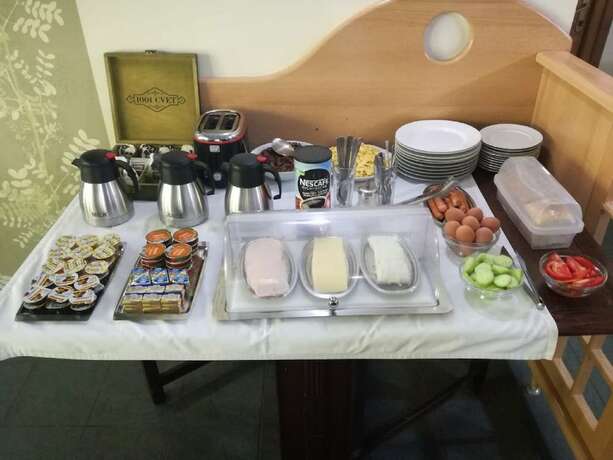 Imagen del bar/restaurante del Hotel Kanet. Foto 14