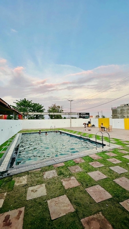 Imagen de la piscina del Hotel Kanha Green. Foto 11
