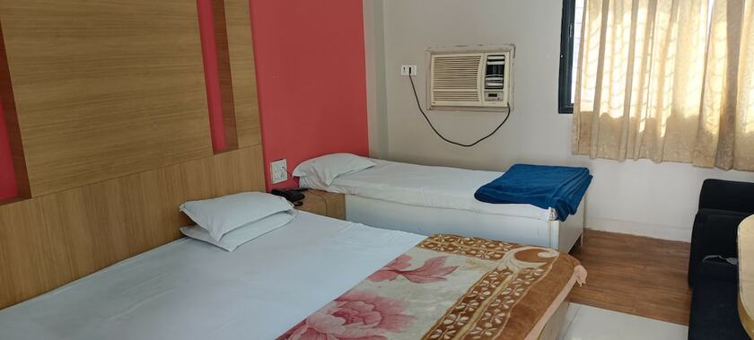 Imagen de la habitación del Hotel Kanha Ujjain. Foto 11