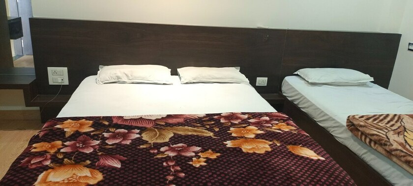 Imagen de la habitación del Hotel Kanha Ujjain. Foto 18