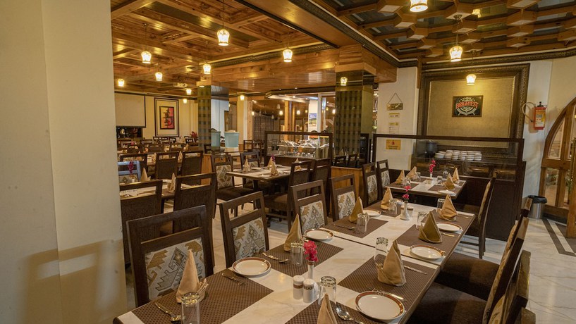 Imagen del bar/restaurante del Hotel Kanishka Manali. Foto 5