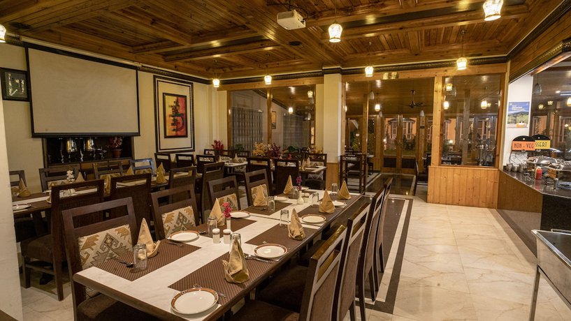 Imagen del bar/restaurante del Hotel Kanishka Manali. Foto 6