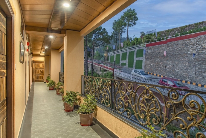 Imagen de los interiores del Hotel Kanishka Retreat Resort Chail. Foto 16